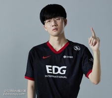 科维托娃新星出色发挥表现突出，RNG前途光明！全场沸腾不已(科恩特朗女儿)