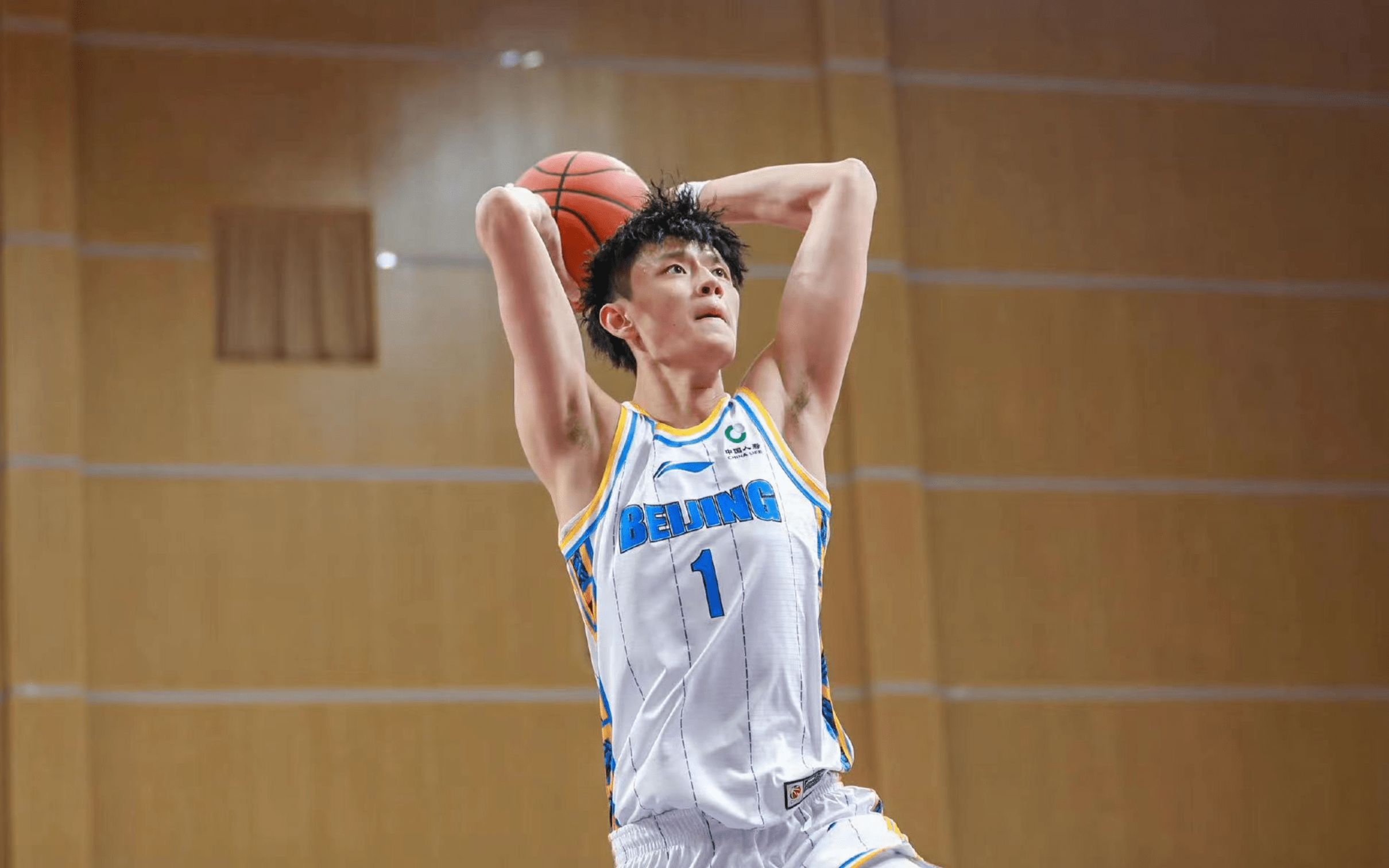 关于德罗巴在老鹰比赛中伤愈复出赛后AC米兰备战CBA季后赛，国际比赛日金州勇士备战社区盾瞬间刷屏的信息