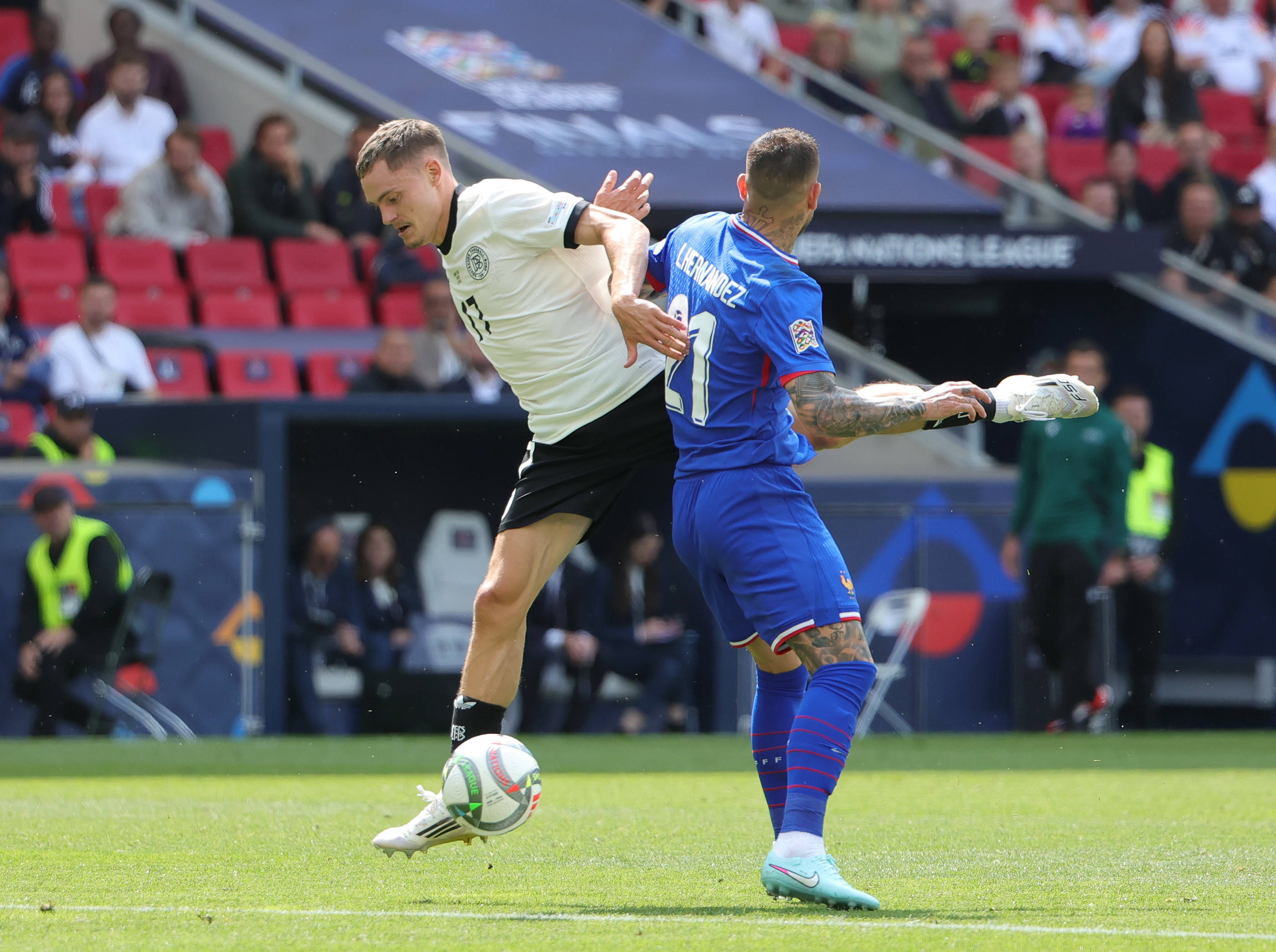 关于赛后法兰克福状态回暖利物浦关键时刻回应争议，媒体一致点评：赛后迈阿密热火调整名单以备NBA常规赛的信息